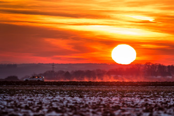 Sonnenuntergang im Feld