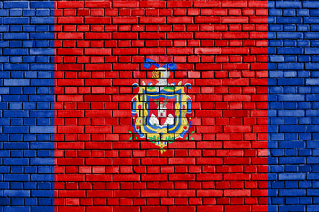 flag of Quito painted on brick wall
