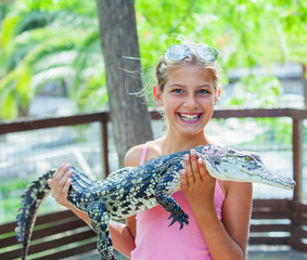 Fototapeta premium Girl with crocodile.