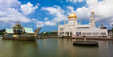 Sultan Omar Ali Saifuddin Mosque, Brunei - obrazy, fototapety, plakaty