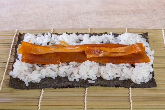 かんぴょうのり巻き寿司 Dried Gourd Shavings Sushi Roll