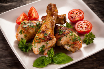 Grilled chicken legs and vegetables 