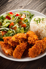 Grilled chicken nuggets and vegetables
