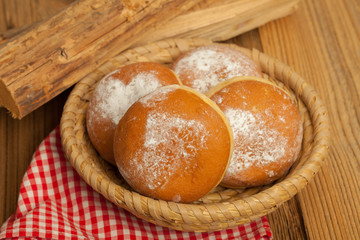 Krapfen im Korb