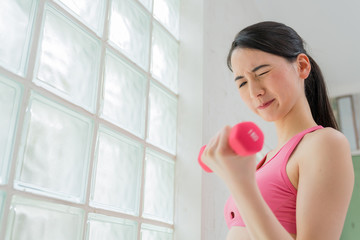 スポーツをする女性