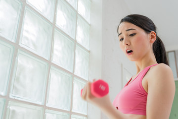 スポーツをする女性