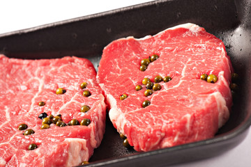 Fresh fillet of beef with green pepper