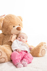 Baby mit Teddybär