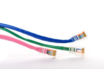 白背景で撮影したカラフルな電話の線