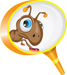 Любопытный муравей смотрит через увеличительное стекло