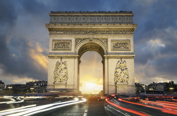 Fototapeta na wymiar View of famous Arc de Triomphe at sunset