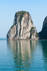 Fototapeta na wymiar Ha Long bay cliff vietnam