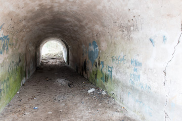 Obraz premium old war fort ruins on the beach