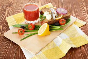 sardines on slice bread