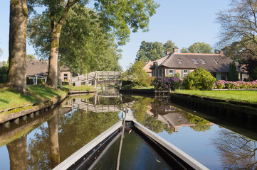 Fototapeta na wymiar With boat in Dutch village
