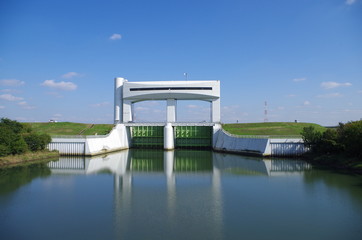 朝霞水門