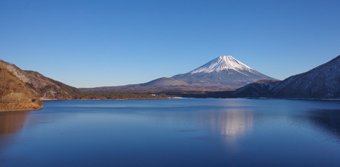 Fototapeta na wymiar Mountain Fuji in winter season from Motosu lake