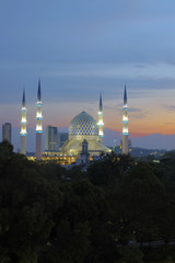 Fototapeta na wymiar Sultan Salahuddin Abdul Aziz Shah Mosque