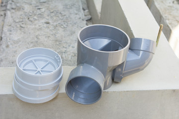 住宅建築　下水の配管工事　