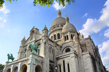 Fototapeta na wymiar La Basilique du Sacre-Coeur de Montmartre