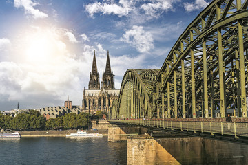 Fototapeta na wymiar Cologne Cathedral and Bridge