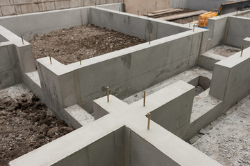 住宅建設　完成した布着素