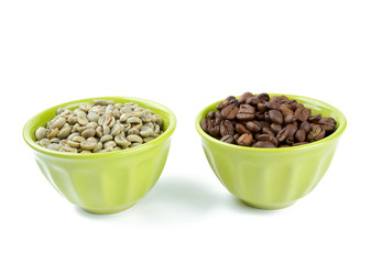 green and roasted coffee beans