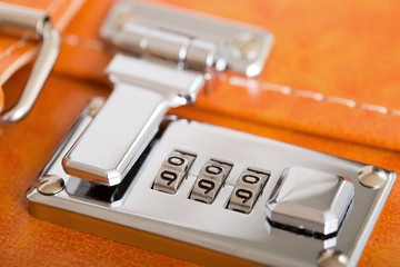 スーツケースのダイヤル錠