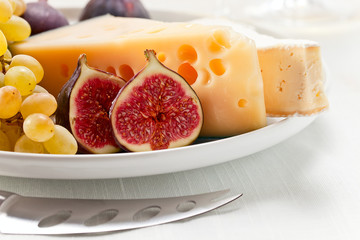 cheese with fruits