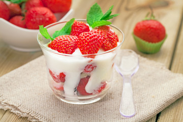 Erdbeeren und Joghurt
