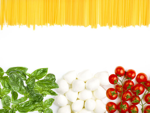 The Italian flag made ​​up of fresh vegetables and spaghetti