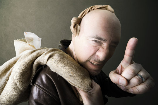 Gangster threating for silence after robbery