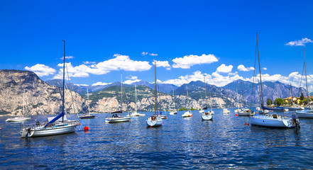 Fototapeta na wymiar scenic Lago di Garda, North of Italy