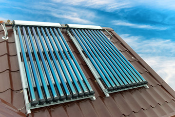 Vacuum solar water heating system