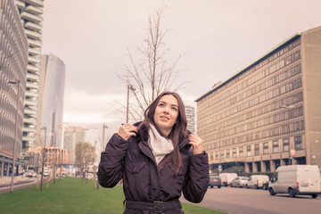 Obraz premium Young beautiful girl posing in the city streets