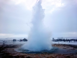 Извергающийся гейзер