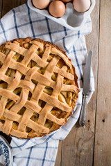 apple pie with caramelized apples