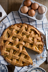 apple pie with caramelized apples