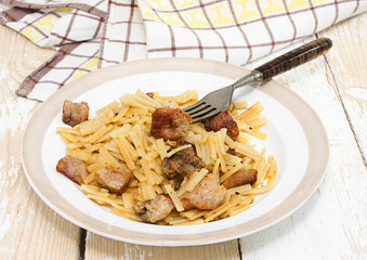 Noodles with roast meat