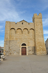 Fototapeta na wymiar Camargue, Saintes-Maries-de-la-Mer , la chiesa fortificata