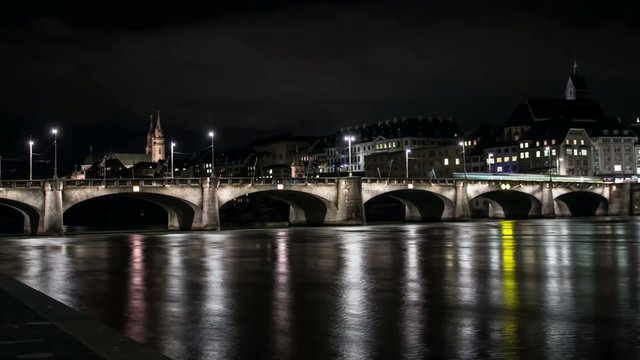 Mittlere Br&uuml;cke bei Nacht