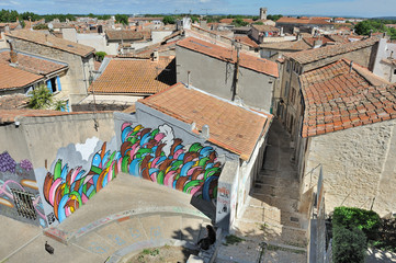 Arles, Provenza, Camargue - tetti e murales