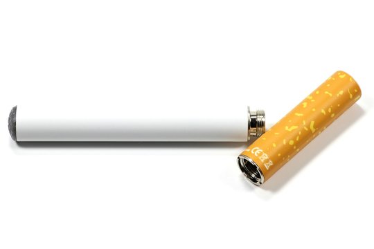 E-Zigarette isoliert auf weißem Hintergrund