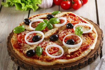 Pizza with chicken cheese and tomatoes