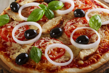 Pizza with chicken cheese and tomatoes 