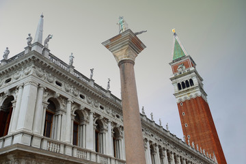 Fototapeta na wymiar Column of San Todaro in Venice