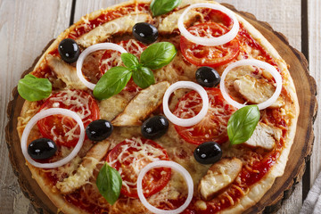 Pizza with chicken cheese and tomatoes 