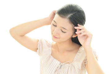 Fototapeta premium ヘアーケアをする女性