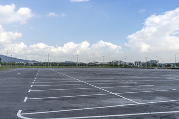 empty parking lot with blue skies - obrazy, fototapety, plakaty