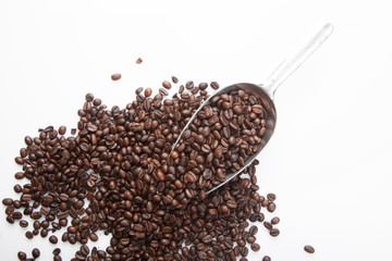 Roasted coffee beans with transfer scoop